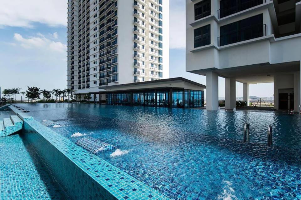 Francesco Suite - Trefoil Setia Alam-Near Setia City Mall & Setia Convention Centre Extérieur photo